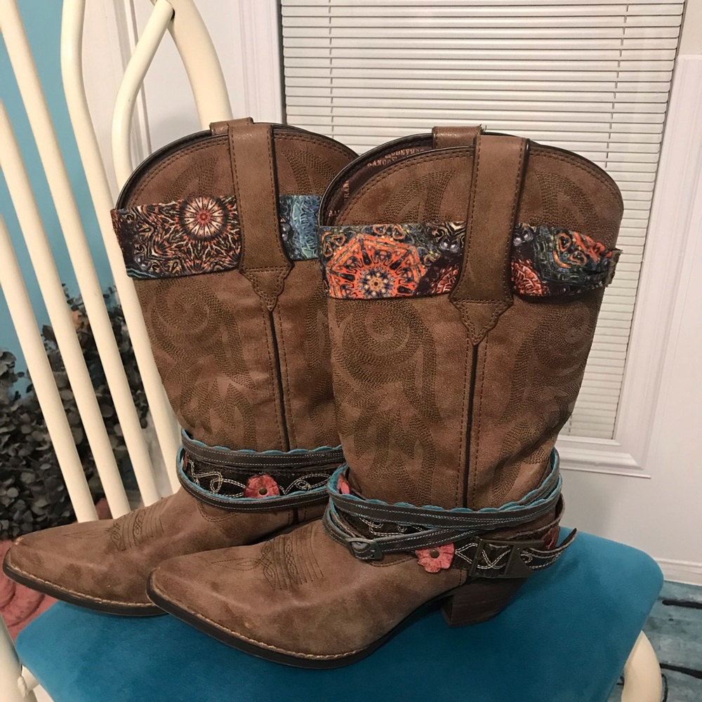 Durango “Crush” accessorized cowboy boots!!!